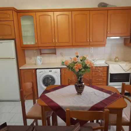 Alexandros Appartement *