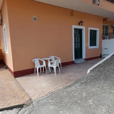 Alexandros Apartman
